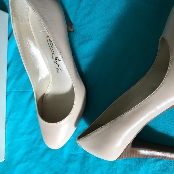 Etienne Aigner Women's Pumps - Picture 2 of 4